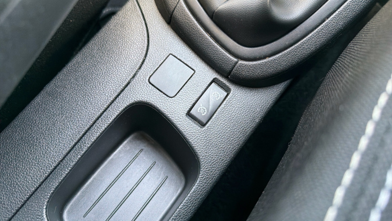 Renault Clio 1.2 16V Play 5dr Petrol Hatchback